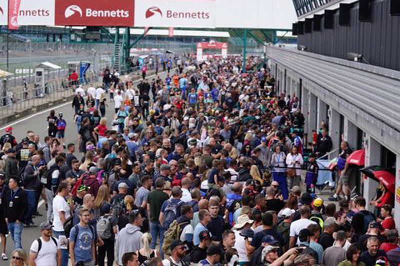 Welcome back to Bennetts BSB pit walk at Silverstone 
