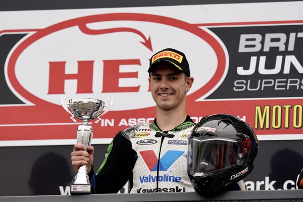 Hel British Junior Supersport: Booth-Amos claims opening victory